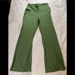 Victoria’s Secret PINK boot cut yoga pants